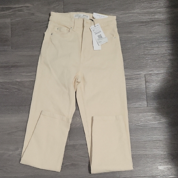 Cream High-Waisted Jeans - Picture 4 of 4